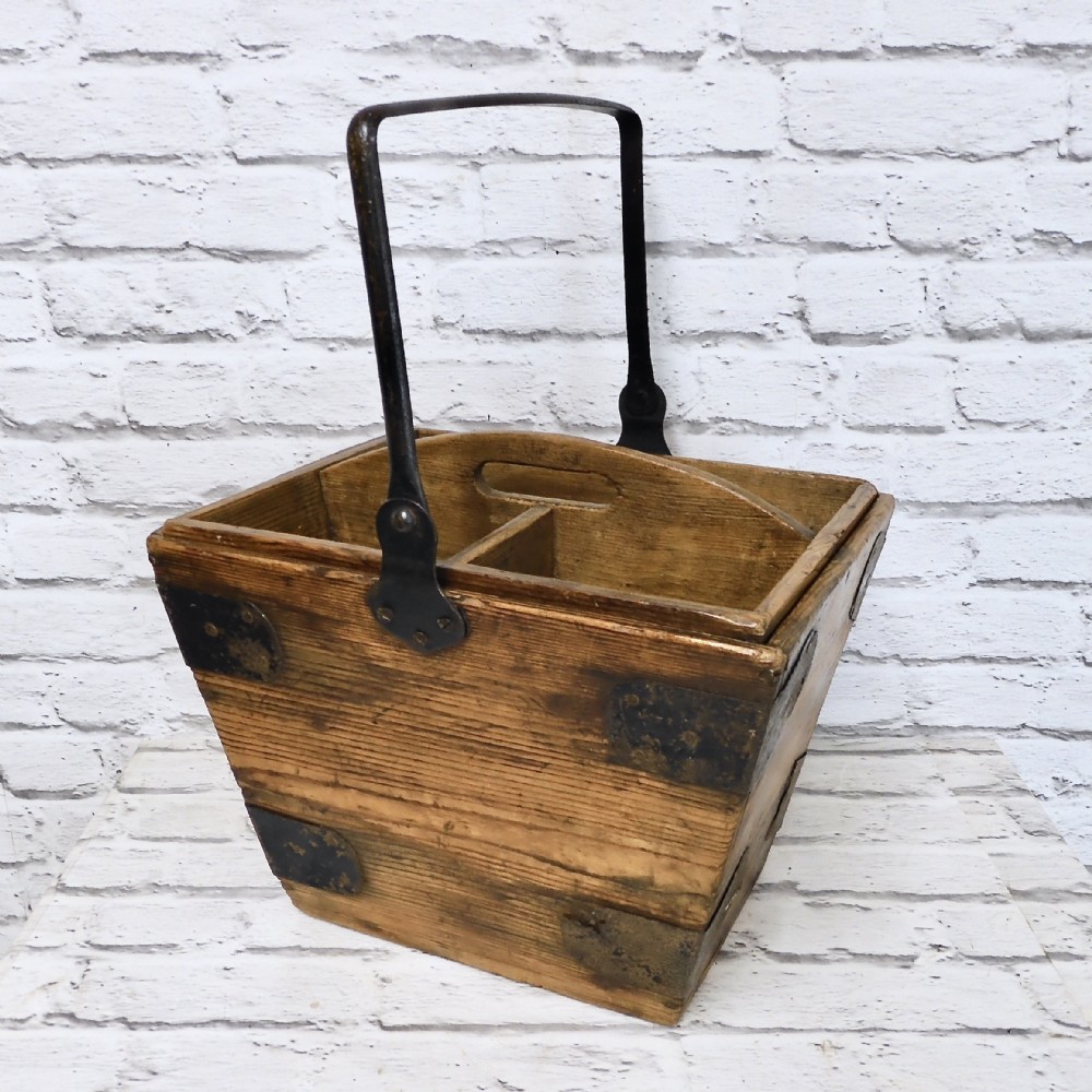 Housemaid's Bucket