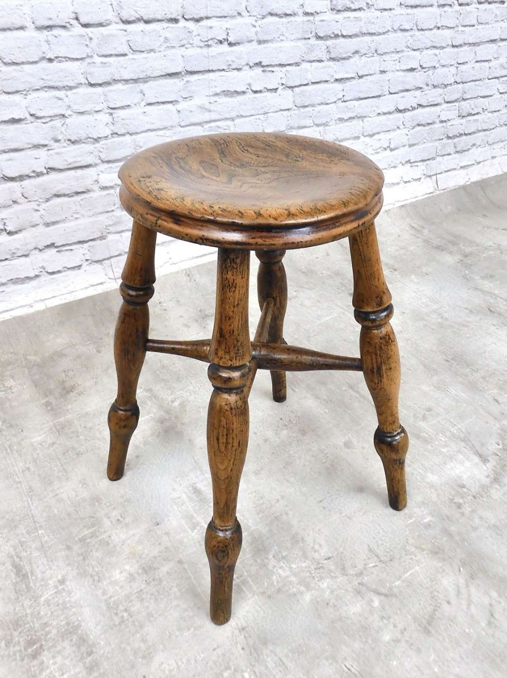 Boston Windsor Stool