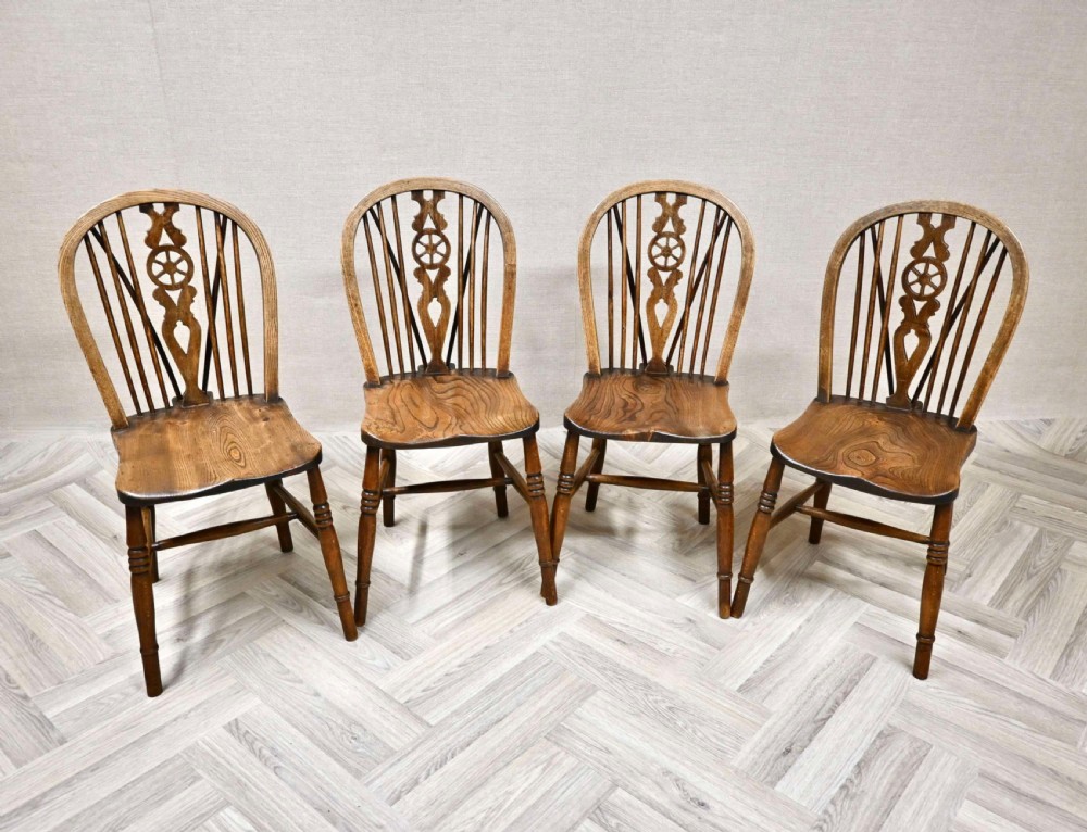 Set 4 Wheelback Windsor Kitchen Chairs