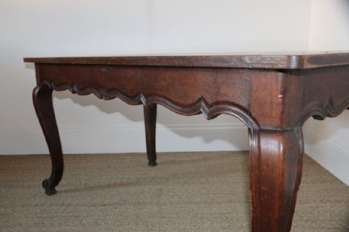 fig 1. An eighteenth-century Louis XV style oak low table featuring a geometric parquet inlaid top, serpentine apron, and curved cabriole legs ending in scroll feet.