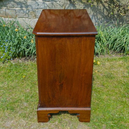 GEORGIAN SMALL BACHELORS MAHOGANY CHEST OF DRAWERS C1790 GEORGE III - ADDITIONAL PHOTO 4