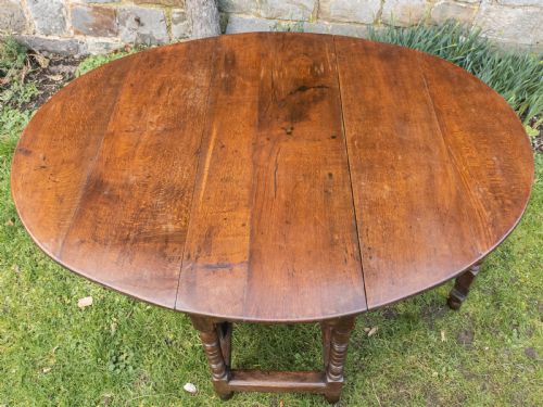 C17TH LATER SMALL OAK OVAL GATELEG COUNTRY DINING TABLE - ADDITIONAL PHOTO 3
