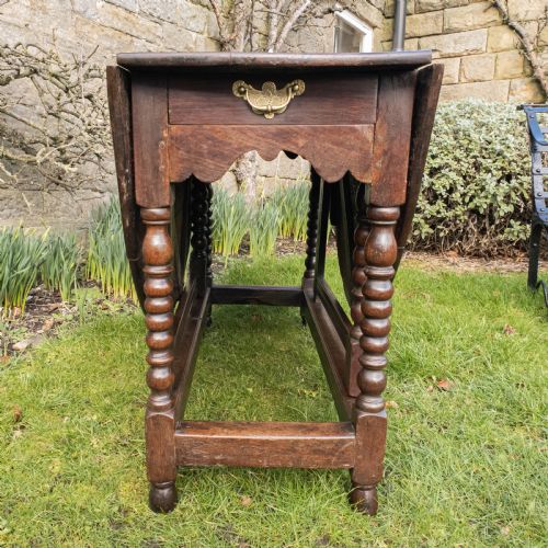 C17TH LATER SMALL OAK OVAL GATELEG COUNTRY DINING TABLE - ADDITIONAL PHOTO 6