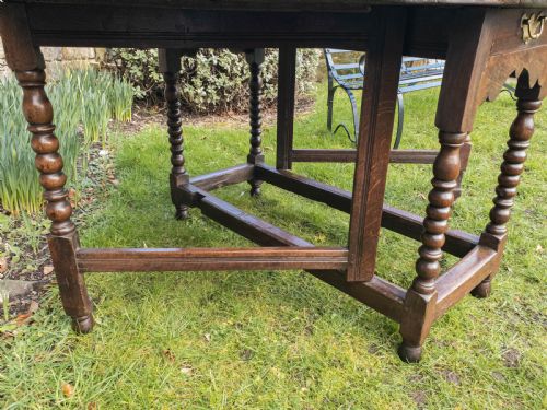 C17TH LATER SMALL OAK OVAL GATELEG COUNTRY DINING TABLE - ADDITIONAL PHOTO 9