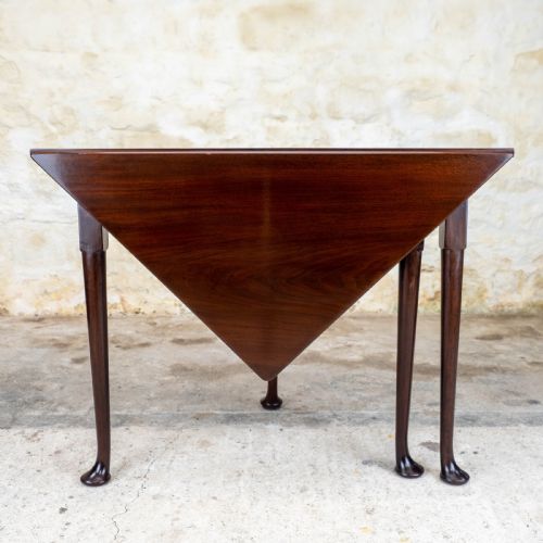 GEORGE II PAD FOOT MAHOGANY TRIANGULAR CORNER DROPLEAF TEA TABLE - ADDITIONAL PHOTO 1