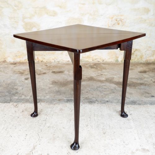 GEORGE II PAD FOOT MAHOGANY TRIANGULAR CORNER DROPLEAF TEA TABLE - ADDITIONAL PHOTO 4