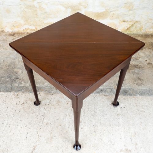 GEORGE II PAD FOOT MAHOGANY TRIANGULAR CORNER DROPLEAF TEA TABLE - ADDITIONAL PHOTO 6