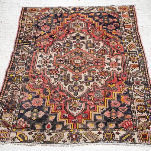 persian qashgai hamadan handwoven rug 6'3 x 5'3 - CATEGORY: ANTIQUE RUGS - DATED 1910