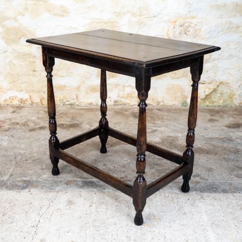 early c18th oak occasional side table george i - CATEGORY: ANTIQUE TABLES - DATED 18TH CENTURY