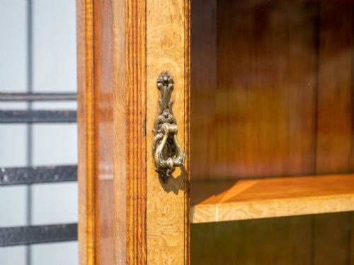 BURR ELM GEORGIAN STYLE WALL HANGING DISPLAY CABINET - ADDITIONAL PHOTO 8