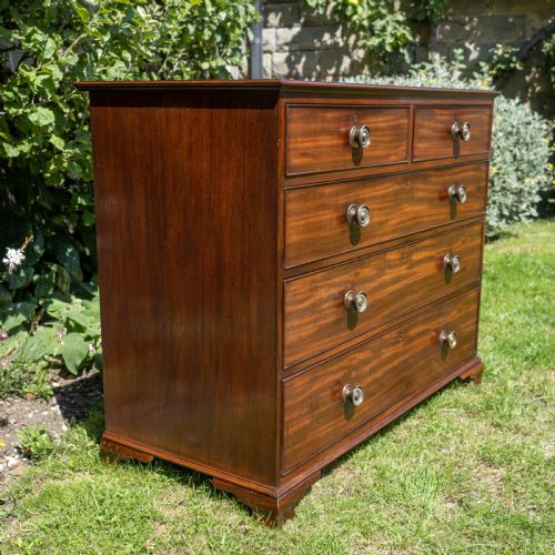 GEORGIAN MAHOGANY CHEST OF DRAWERS WITH OGEE FEET C1800 - ADDITIONAL PHOTO 1