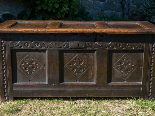 YORKSHIRE SMALL CARVED OAK PANELLED COFFER DATED 1722 - ADDITIONAL PHOTO 5