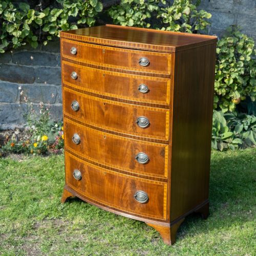 GEORGIAN STYLE BOW FRONT CROSSBANDED MAHOGANY 5 HEIGHT CHEST OF DRAWERS C1900 - ADDITIONAL PHOTO 2