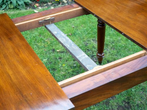 REGENCY SMALL MAHOGANY EXTENDING DINING TABLE - ADDITIONAL PHOTO 9