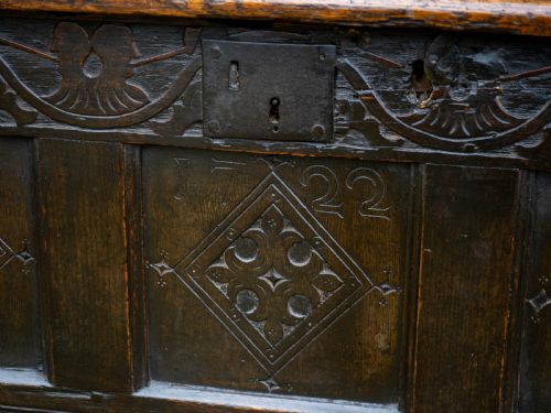 GEORGE I OAK SMALL PANELLED CARVED YORKSHIRE COFFER C1722 CHEST OR KIST - ADDITIONAL PHOTO 3
