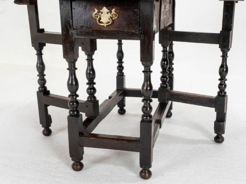 C1700 DARK OAK SMALL GATELEG COUNTRY DINING TABLE LATE C17TH EARLY C18TH - ADDITIONAL PHOTO 9