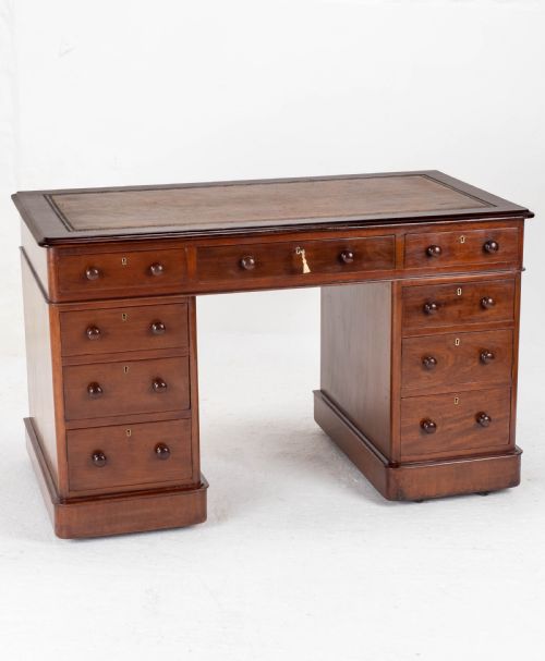 victorian mahogany pedestal desk with leather skiver - CATEGORY: ANTIQUE DESKS - DATED VICTORIAN