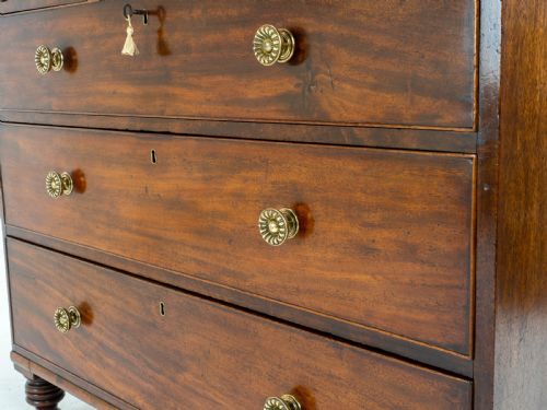 GEORGIAN STRAIGHT FRONT MAHOGANY CHEST OF DRAWERS IN THE MANNER OF GILLOWS C1810 - ADDITIONAL PHOTO 10