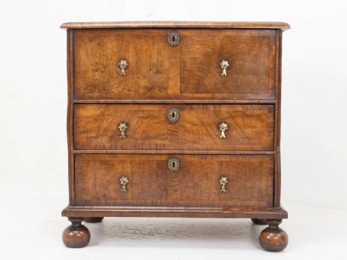 QUEEN ANNE WALNUT FEATHERBANDED CHEST OF DRAWERS COMMODE LATE C17TH - ADDITIONAL PHOTO 1