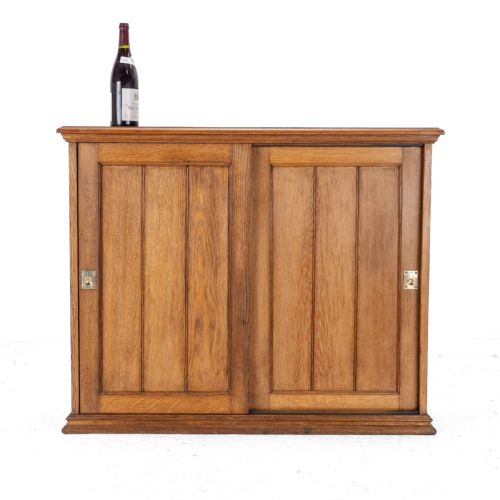 SOLID OAK SLIDING PANEL DOOR CABINET C1930 ANTIQUE - ADDITIONAL PHOTO 1