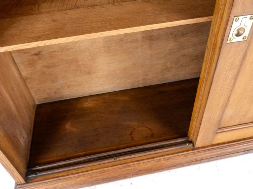 SOLID OAK SLIDING PANEL DOOR CABINET C1930 ANTIQUE - ADDITIONAL PHOTO 9