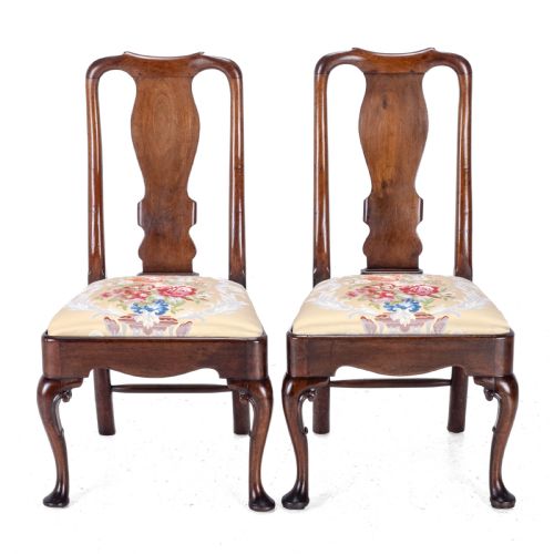 EARLY 18TH CENTURY GEORGE I PAIR OF MAHOGANY SILK UPHOLSTERED SIDE CHAIRS CIRCA 1720 GEORGIAN QUEEN ANNE STYLE DINING - ADDITIONAL PHOTO 1