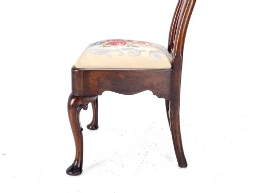 EARLY 18TH CENTURY GEORGE I PAIR OF MAHOGANY SILK UPHOLSTERED SIDE CHAIRS CIRCA 1720 GEORGIAN QUEEN ANNE STYLE DINING - ADDITIONAL PHOTO 15