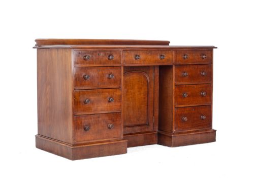 19TH CENTURY VICTORIAN MAHOGANY KNEEHOLE DESK CIRCA 1870 - ADDITIONAL PHOTO 4