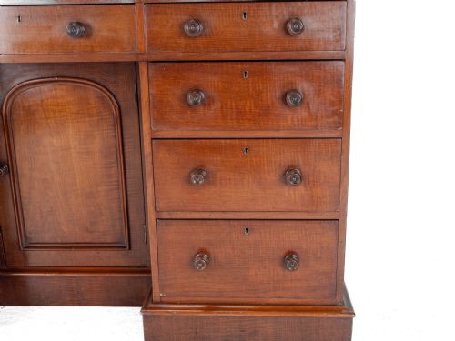 19TH CENTURY VICTORIAN MAHOGANY KNEEHOLE DESK CIRCA 1870 - ADDITIONAL PHOTO 16