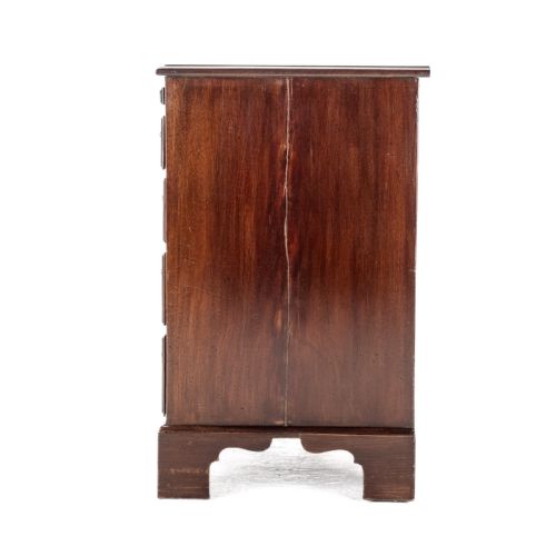 GEORGE II MAHOGANY BACHELORS CHEST OF DRAWERS WITH BRUSHING SLIDE C1750 GEORGIAN - ADDITIONAL PHOTO 13