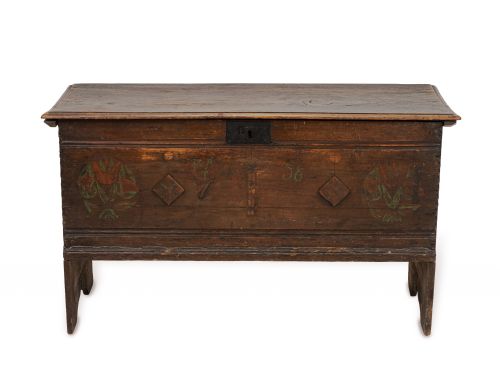 18TH CENTURY ELM AND PINE SIX PLANK COFFER WITH 19TH CENTURY FOLK ART DECORATION - ADDITIONAL PHOTO 1