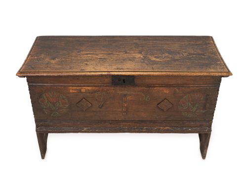 18TH CENTURY ELM AND PINE SIX PLANK COFFER WITH 19TH CENTURY FOLK ART DECORATION - ADDITIONAL PHOTO 4
