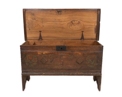 18TH CENTURY ELM AND PINE SIX PLANK COFFER WITH 19TH CENTURY FOLK ART DECORATION - ADDITIONAL PHOTO 5
