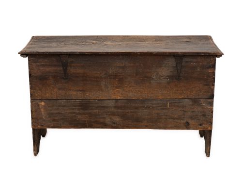 18TH CENTURY ELM AND PINE SIX PLANK COFFER WITH 19TH CENTURY FOLK ART DECORATION - ADDITIONAL PHOTO 12