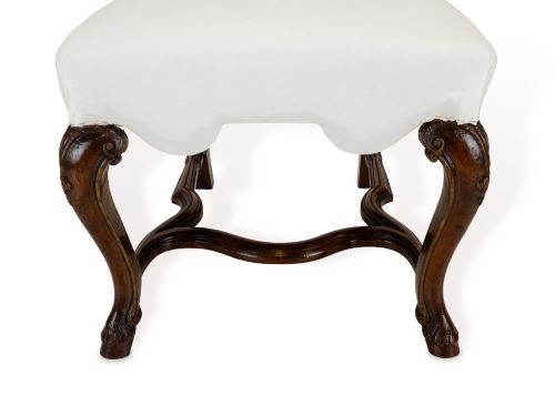 SET OF SIX ANGLODUTCH WALNUT PARCELGILT HIGHBACK DINING CHAIRS IN THE LATE 17TH CENTURY QUEEN ANNE TASTE IN THE MANNER OF DANIEL MAROT - ADDITIONAL PHOTO 7
