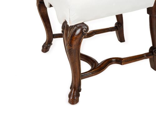 SET OF SIX ANGLODUTCH WALNUT PARCELGILT HIGHBACK DINING CHAIRS IN THE LATE 17TH CENTURY QUEEN ANNE TASTE IN THE MANNER OF DANIEL MAROT - ADDITIONAL PHOTO 9