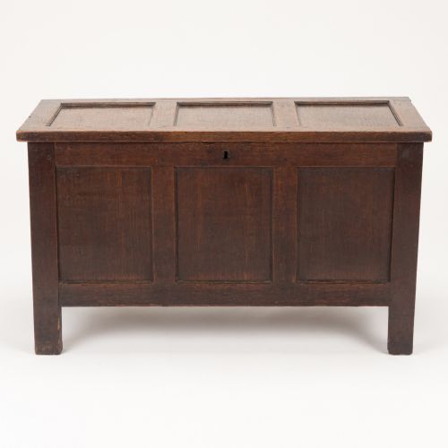 SMALL GEORGE II GEORGE III OAK PANELLED COFFER C17301770 - ADDITIONAL PHOTO 1
