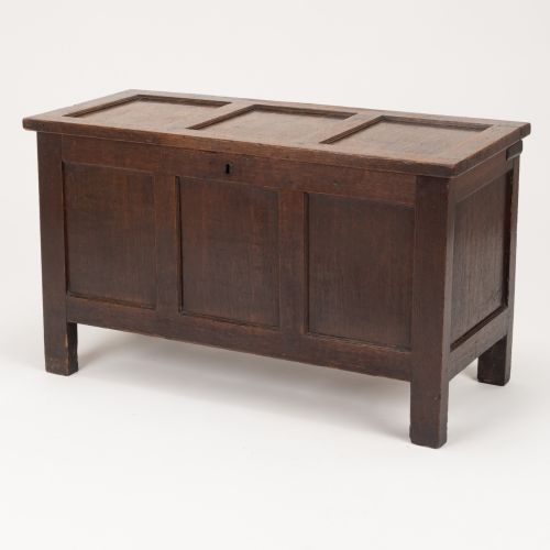 SMALL GEORGE II GEORGE III OAK PANELLED COFFER C17301770 - ADDITIONAL PHOTO 2