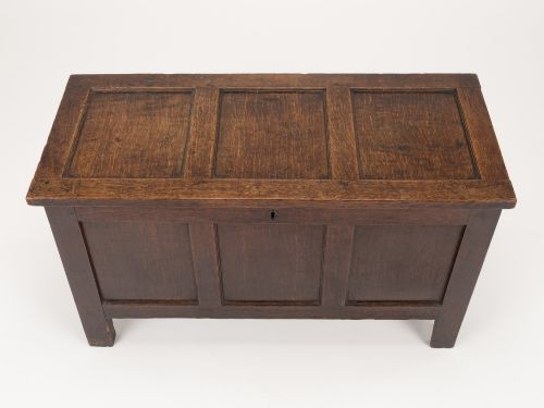 SMALL GEORGE II GEORGE III OAK PANELLED COFFER C17301770 - ADDITIONAL PHOTO 3