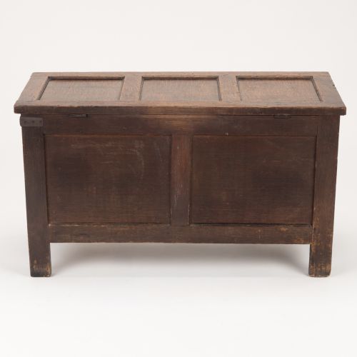 SMALL GEORGE II GEORGE III OAK PANELLED COFFER C17301770 - ADDITIONAL PHOTO 8