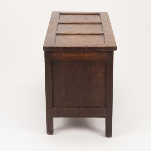 SMALL GEORGE II GEORGE III OAK PANELLED COFFER C17301770 - ADDITIONAL PHOTO 9