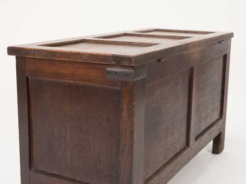 SMALL GEORGE II GEORGE III OAK PANELLED COFFER C17301770 - ADDITIONAL PHOTO 10