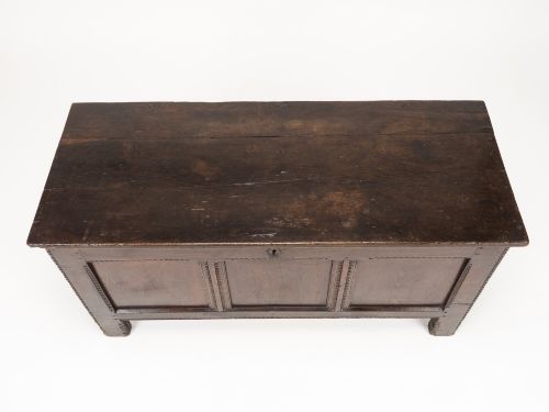 EARLY 18TH CENTURY ENGLISH OAK THREEPANEL COFFER C17201740 - ADDITIONAL PHOTO 3