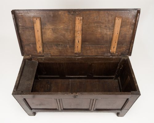 EARLY 18TH CENTURY ENGLISH OAK THREEPANEL COFFER C17201740 - ADDITIONAL PHOTO 4