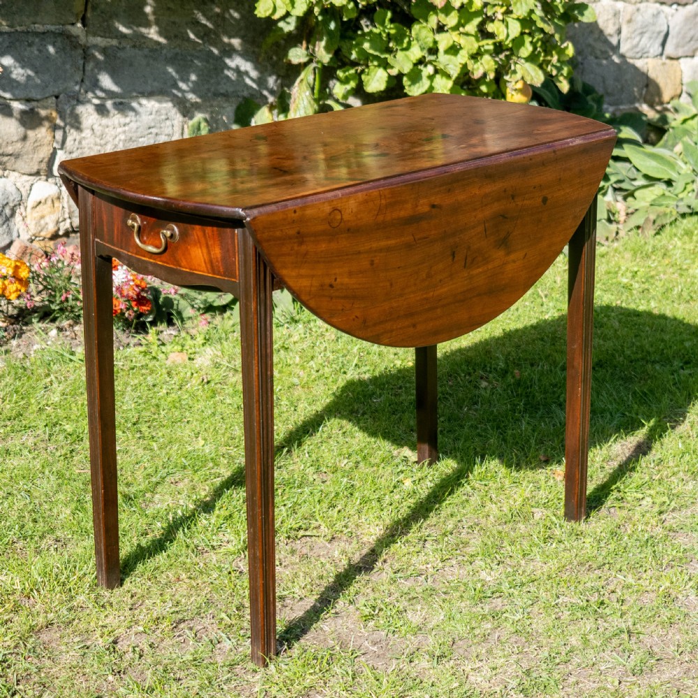 Georgian Mahogany Round Drop Leaf Table C1770 (George III)