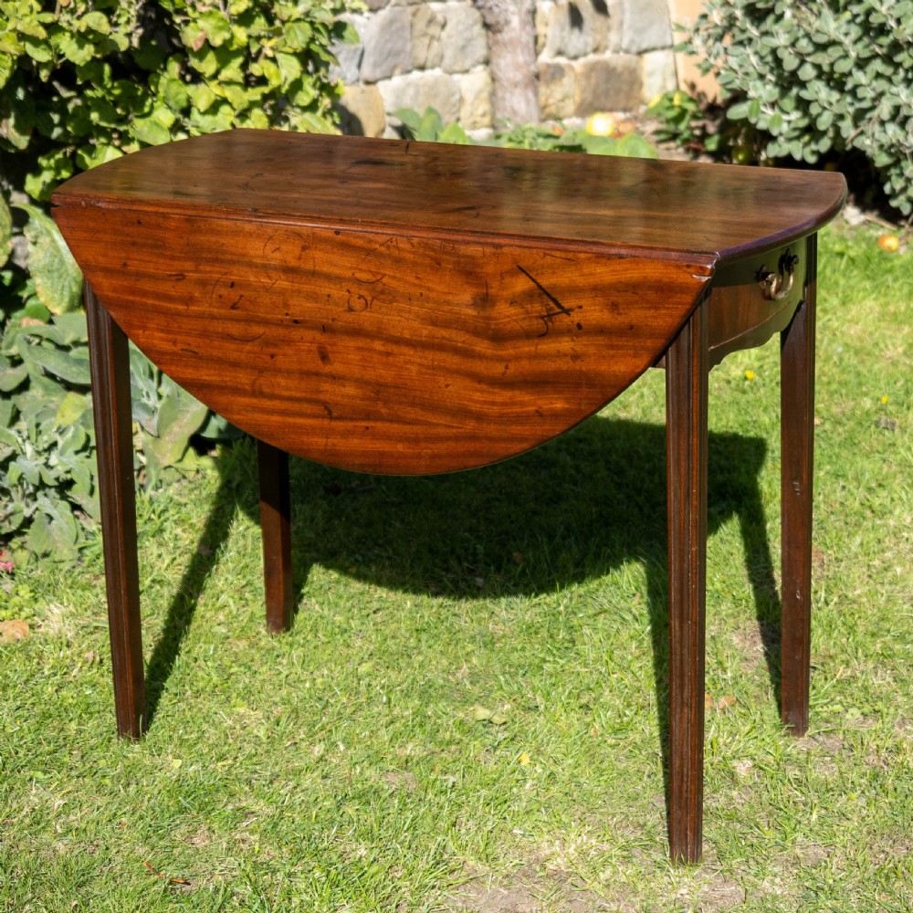 Georgian Mahogany Round Drop Leaf Table C1770 (George III) View III