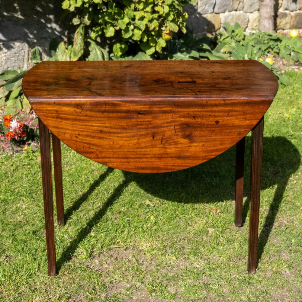 Georgian Mahogany Round Drop Leaf Table C1770 (George III) View X