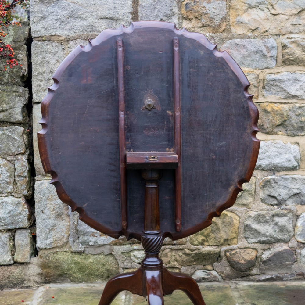 Georgian Pie Crust Edge Mahogany Tilt-Top Tripod Supper Table (George III Late C18th) View V