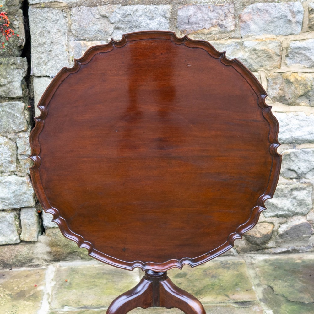 Georgian Pie Crust Edge Mahogany Tilt-Top Tripod Supper Table (George III Late C18th) View VII