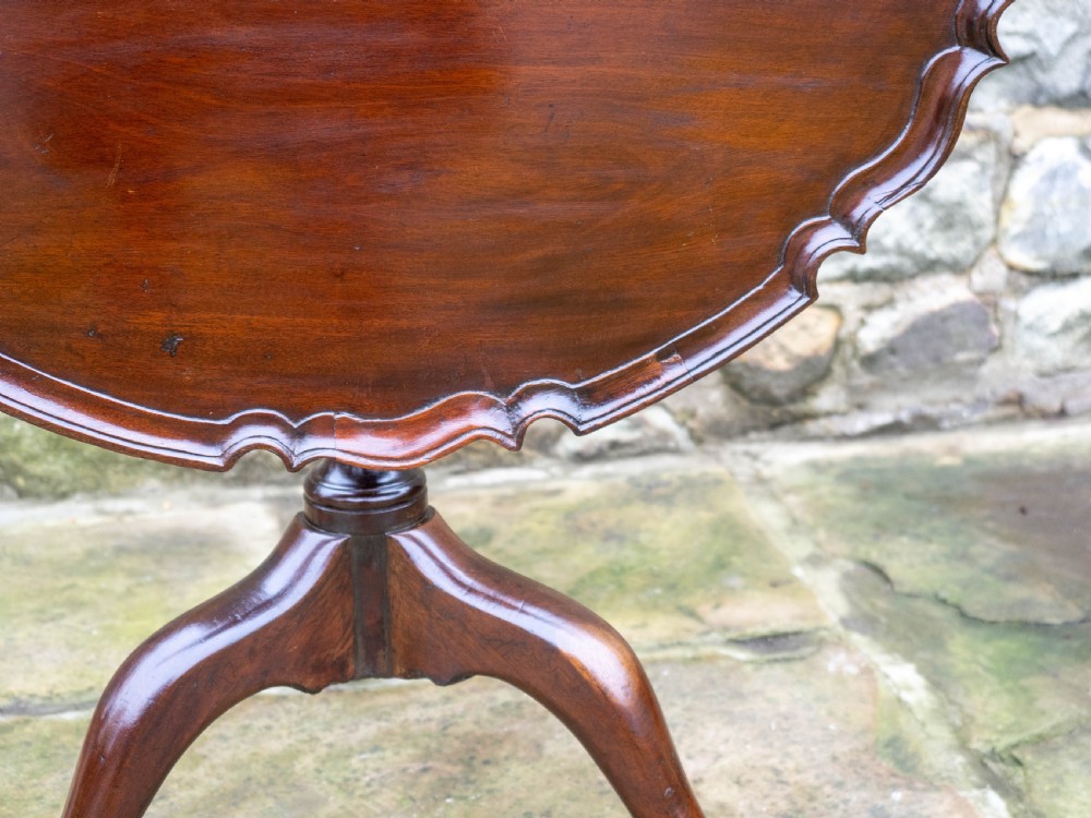 Georgian Pie Crust Edge Mahogany Tilt-Top Tripod Supper Table (George III Late C18th) View VIII